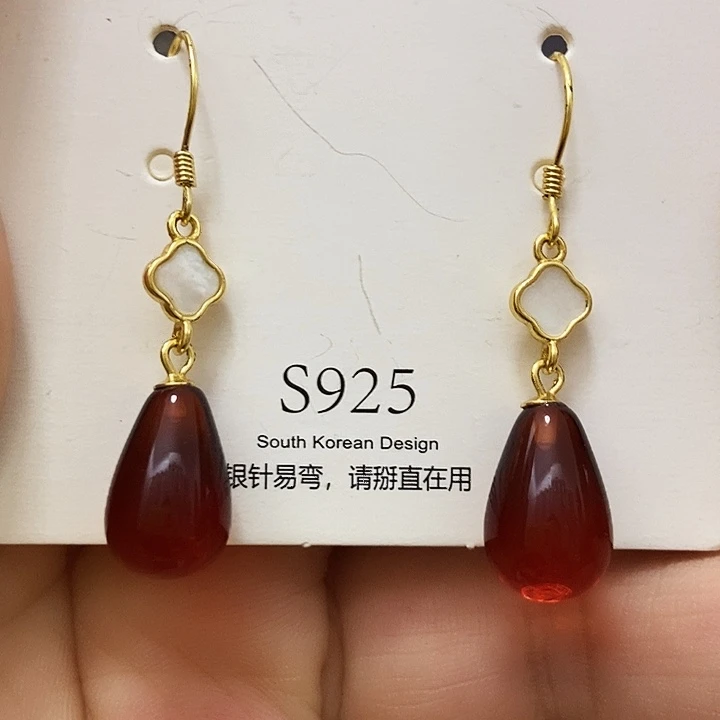 血珀银S925镶嵌耳饰琥珀