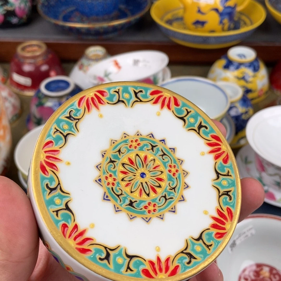 陶瓷艺术家的作品是一种