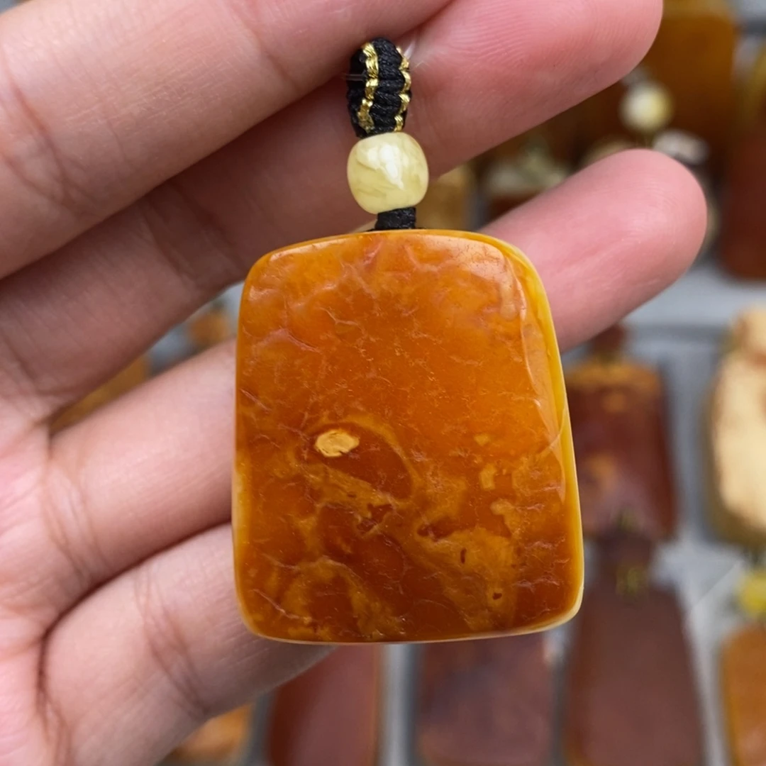 未镶嵌琥珀珠宝奇石