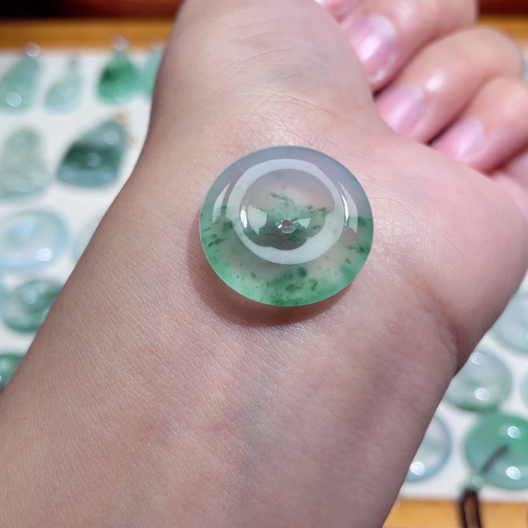 翡翠未镶嵌颈饰扣子