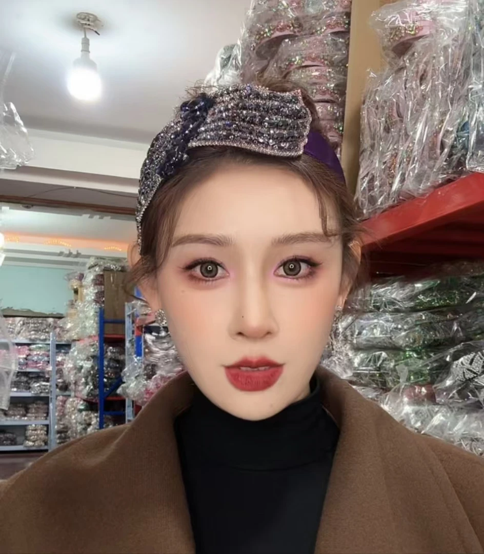 精致气质款宽版满钻蝴蝶发箍AZ654