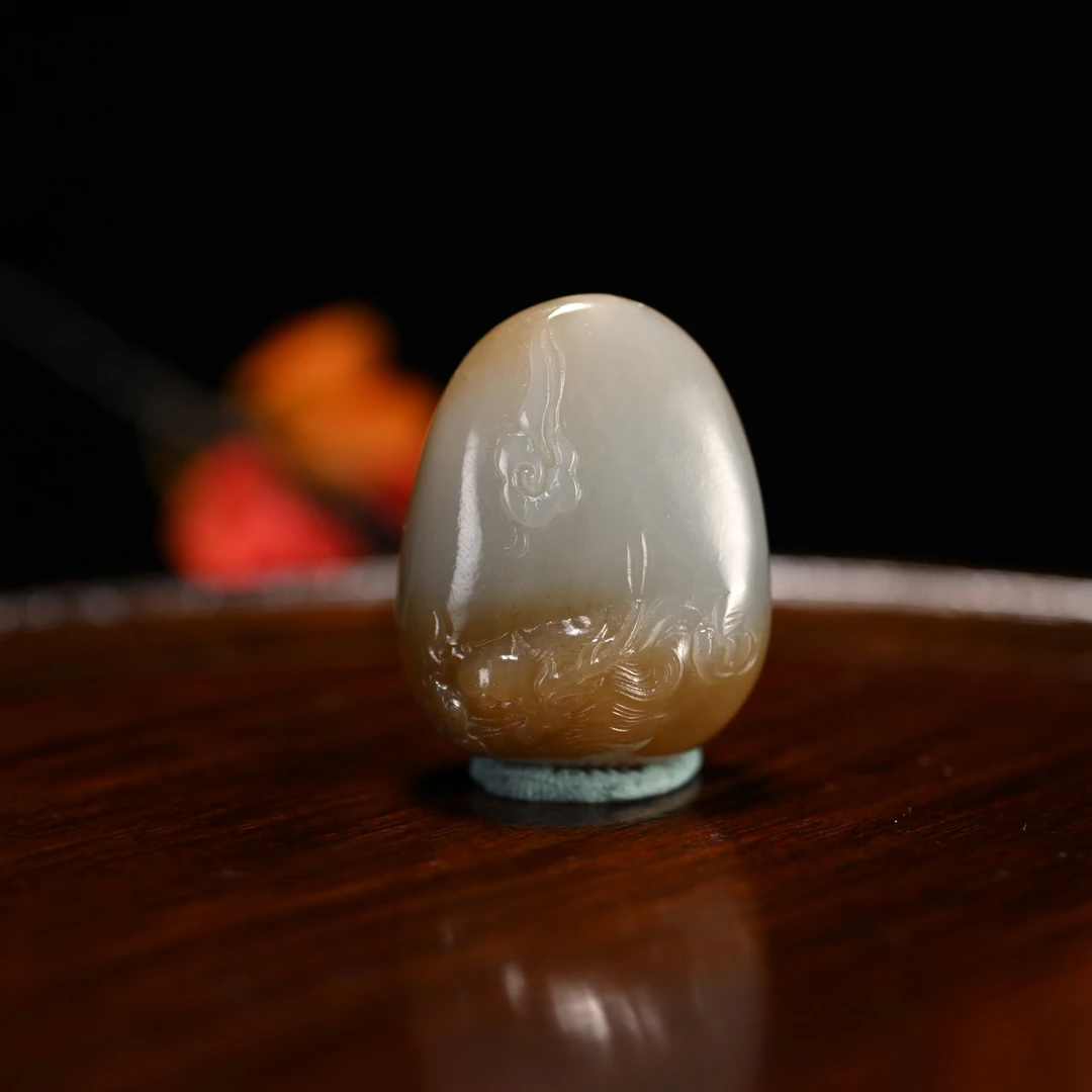 lot8825 2512050125和田玉且末糖腾龙挂件/保利