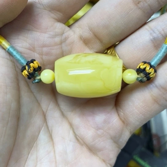 蜜蜡未镶嵌裸石吊坠