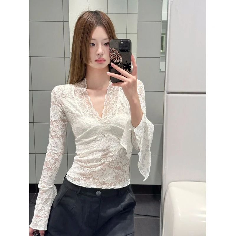 设计感性感领蕾丝衫女春秋收腰显瘦打底衫纯欲修身喇叭长袖上衣