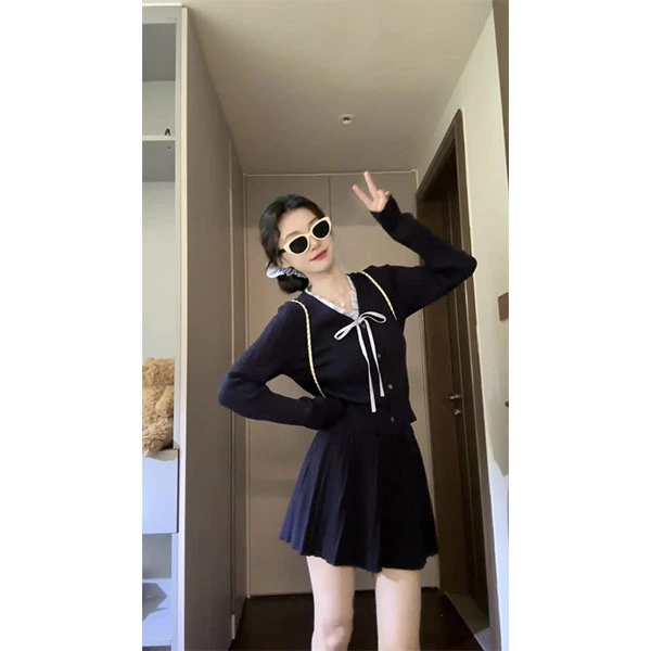 早秋学院风针织上衣裙子女早秋季高级感小香风miu系穿搭套装短裙