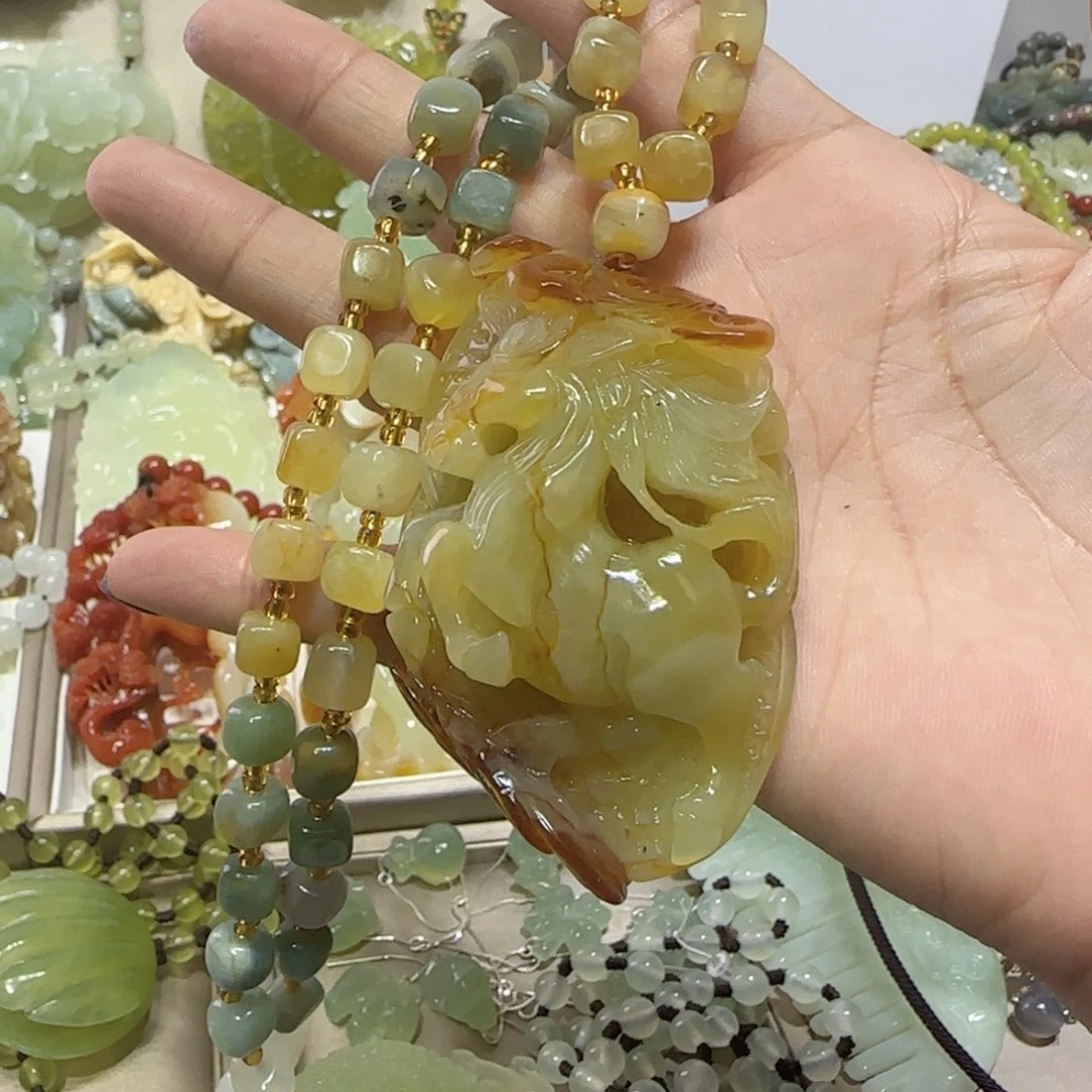 未镶嵌蛇纹石玉吊坠