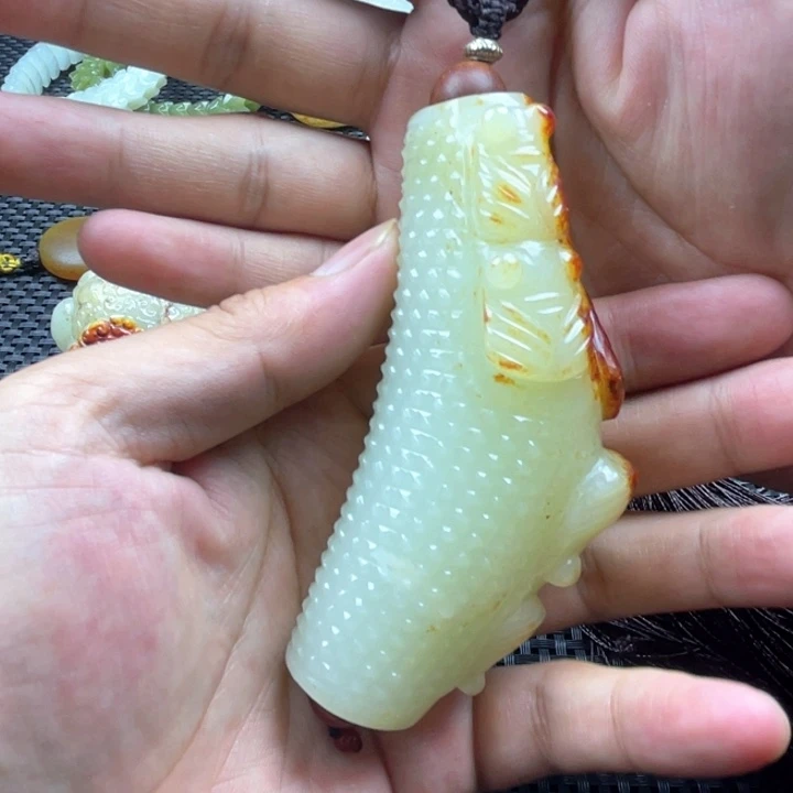 和田玉未镶嵌颈饰枫*