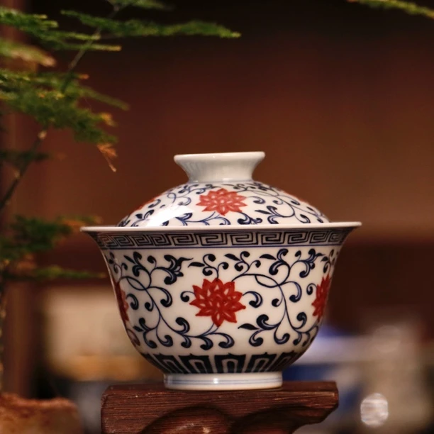 景德镇青言雅玩纯手工手绘青花釉里红缠枝莲纹两才盖碗