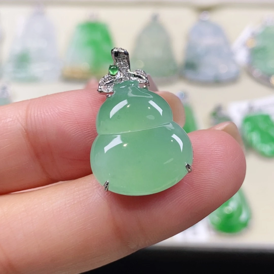 翡翠18K金镶嵌颈饰缅甸天然a货翡翠