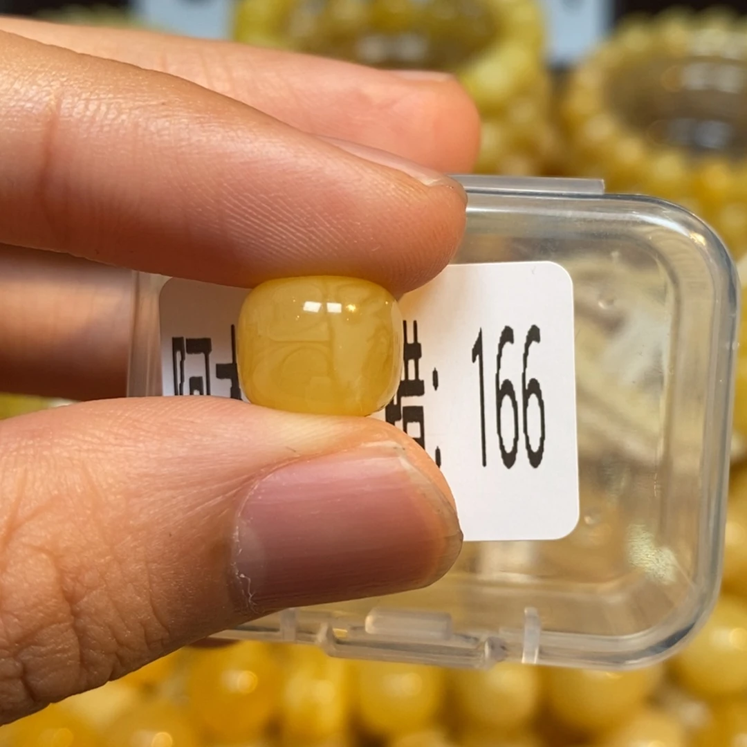 蜜蜡未镶嵌珠宝奇石166