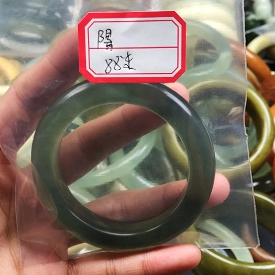 蛇纹石玉手镯未镶嵌陽