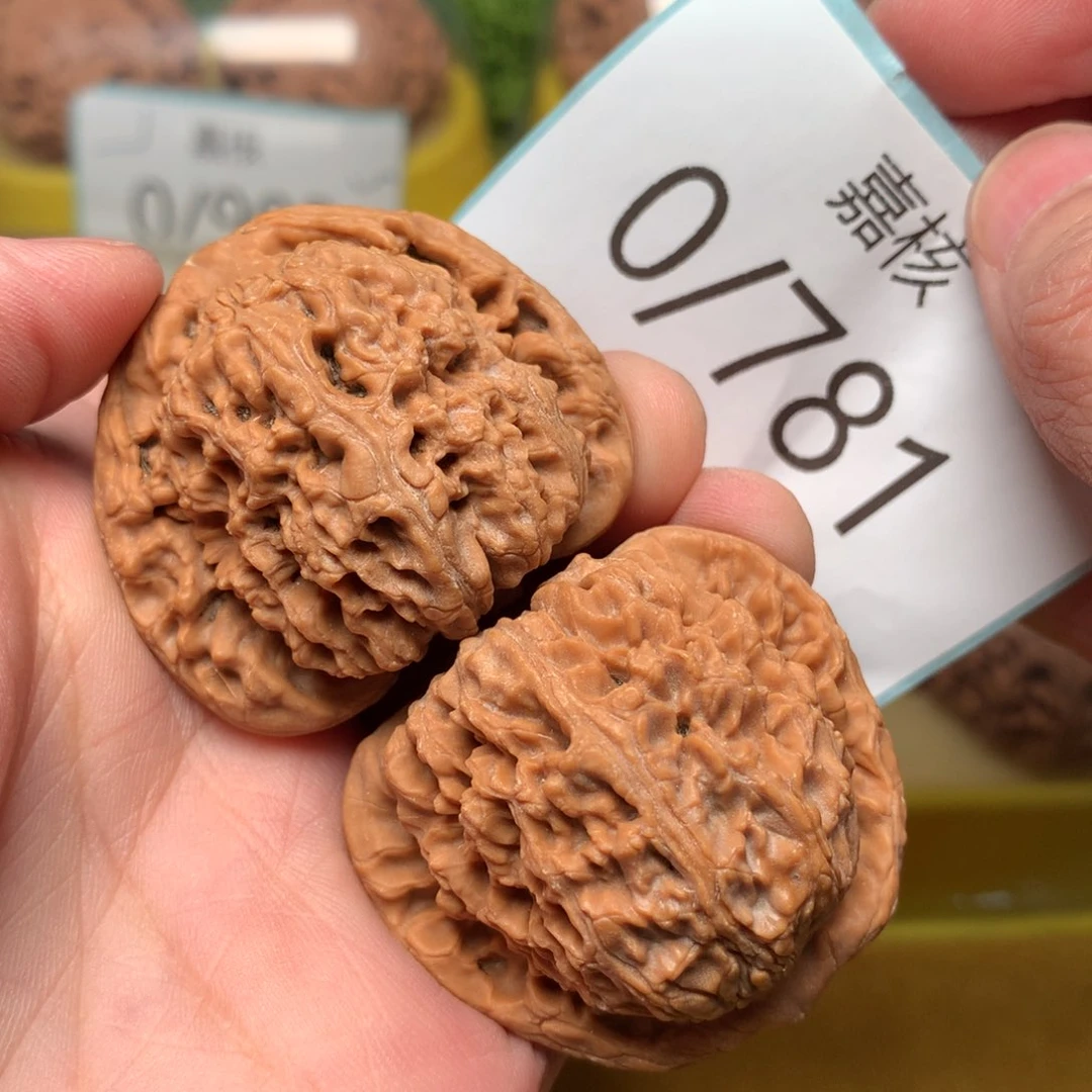 文玩核桃把件红皮粗筋肉球南疆石42