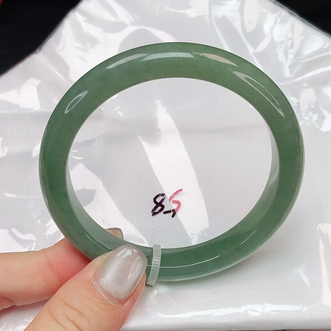 翡翠手镯未镶嵌湖水蓝泥鳅背