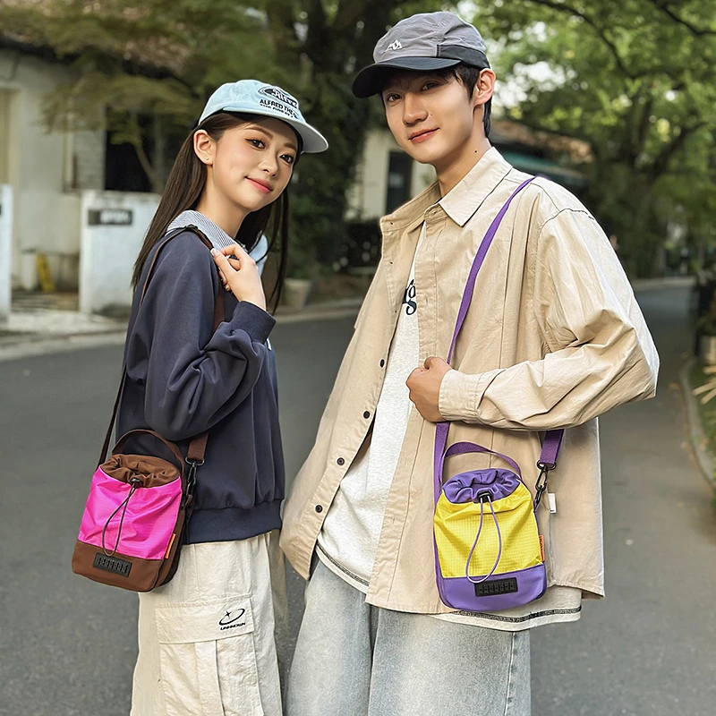 新款春夏撞色多巴胺水杯包小巧轻便工装斜挎旅行ins潮牌户外运动