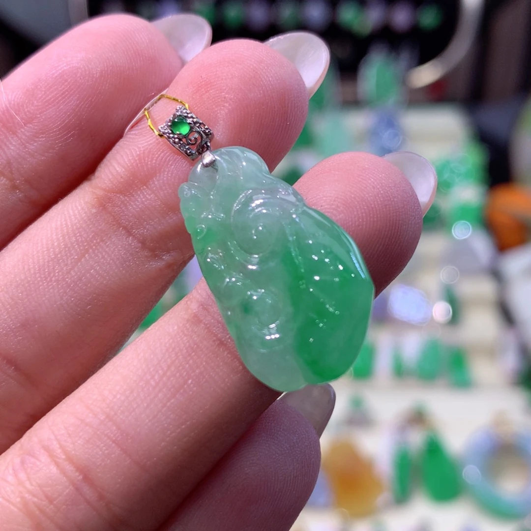 翡翠颈饰18K金镶嵌翡翠