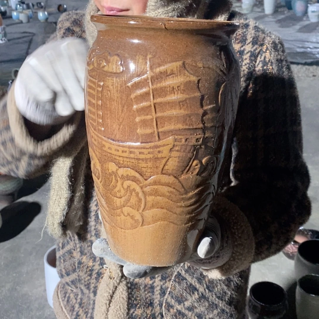 红陶口14高25瑕疵没洞