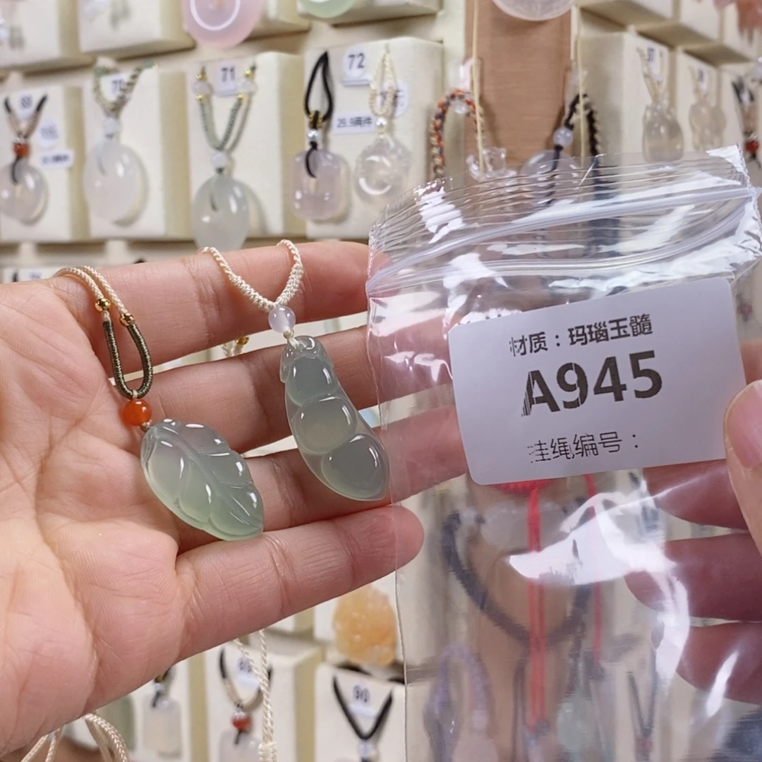 楠***.玛瑙/玉髓未镶嵌颈饰