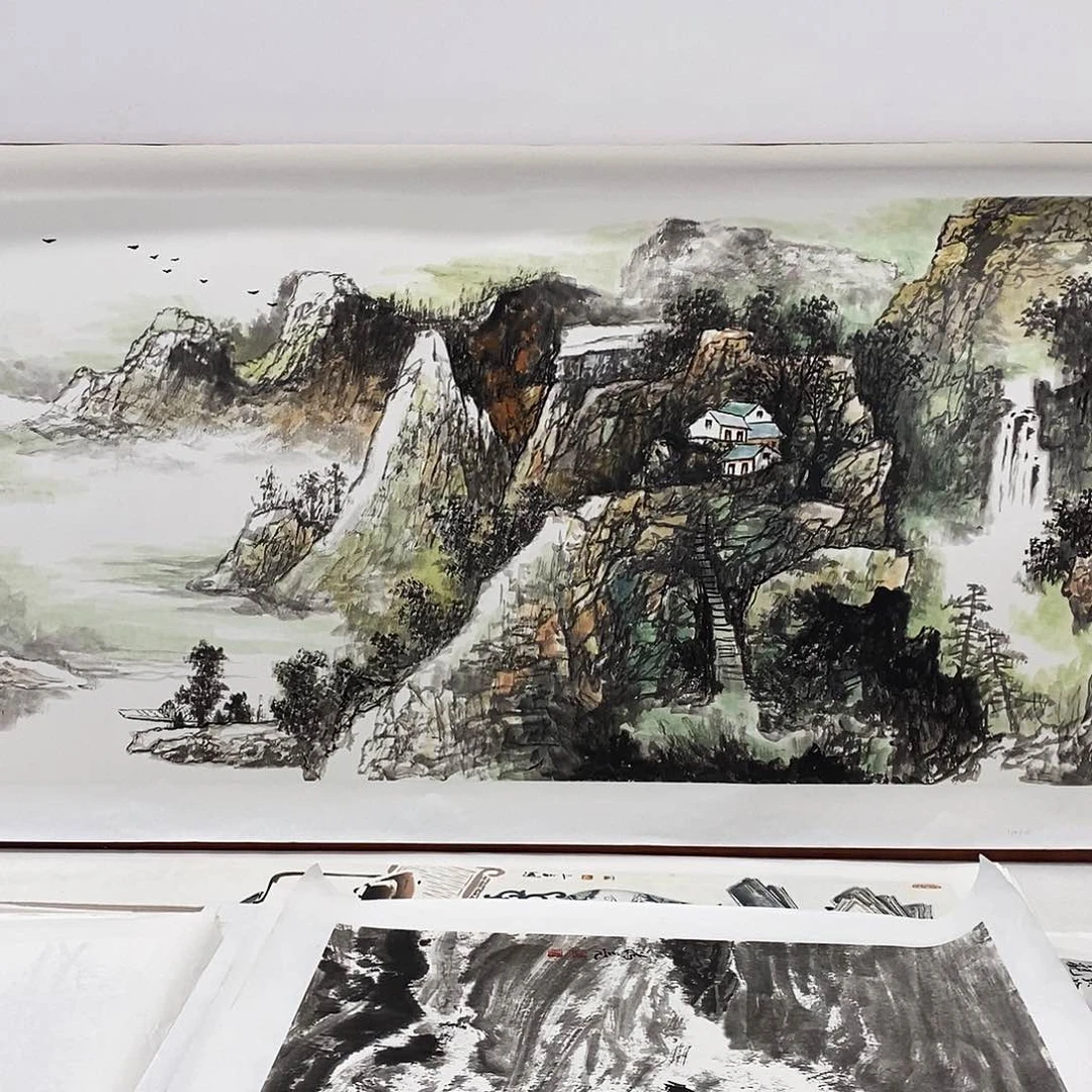 国画在**情同是小女孩却很爱看电视