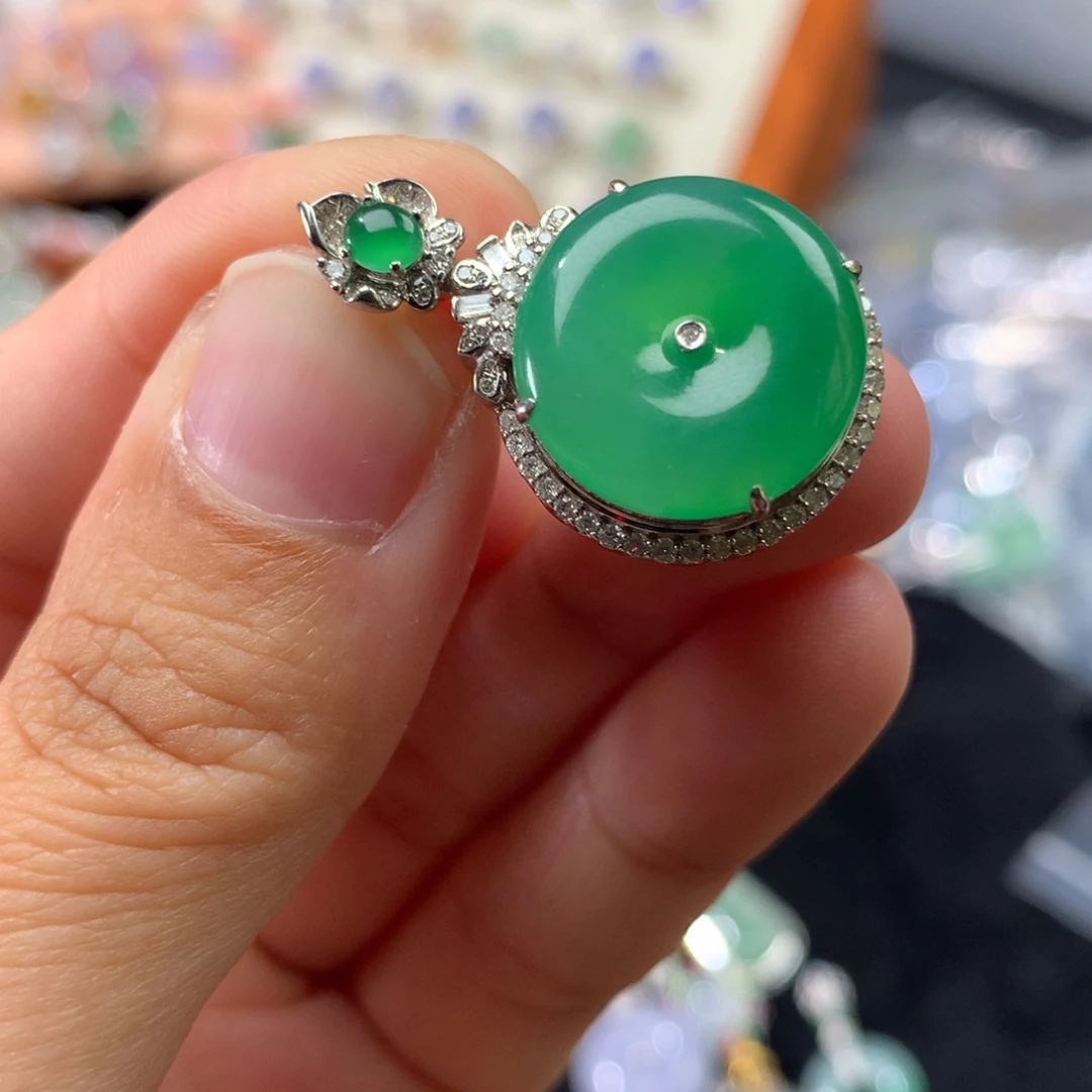 吊坠(不含链)18K金镶嵌翡翠