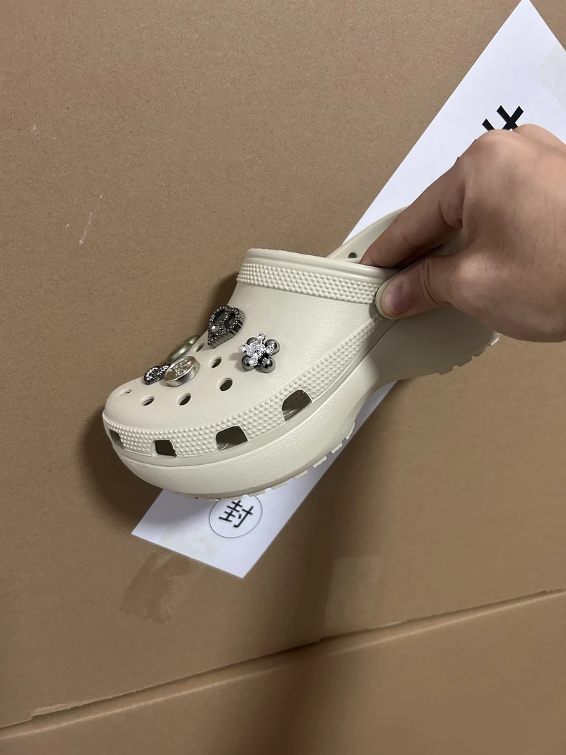 泡芙 云朵 明星 （不带金属鞋花）多品牌全新未拆封洞洞鞋