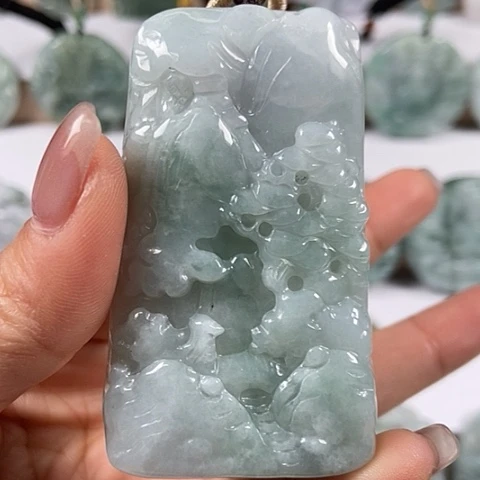 翡翠颈饰未镶嵌山水牌微瑕福利翡翠