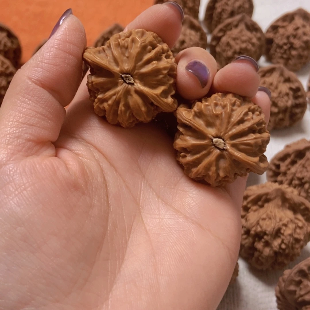 文玩核桃吊坠红灯37