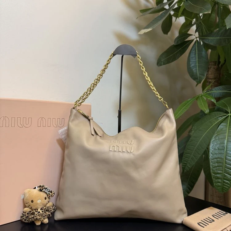 95新/缪缪/C8856339011/[251126CZ02]