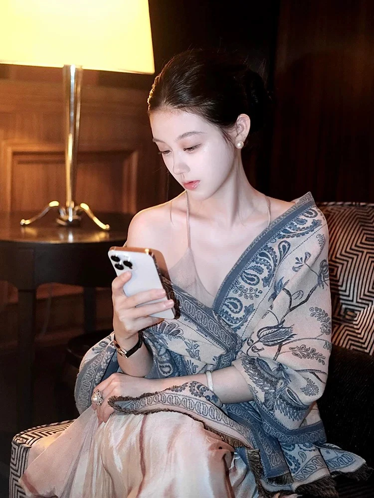鸭梨家-神仙姐姐同款双面印花丽江披肩贵气冷艳高级感外搭仿羊绒