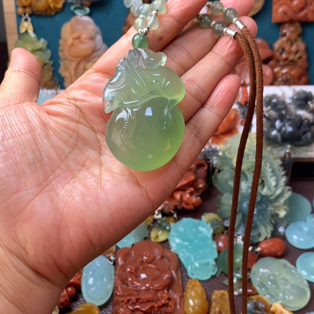 蛇纹石玉未镶嵌挂坠