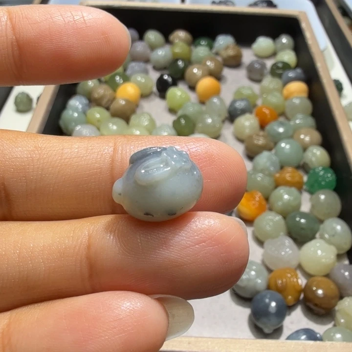 贾****未镶嵌和田玉珠宝半成品