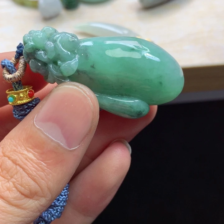 翡翠未镶嵌颈饰吊坠