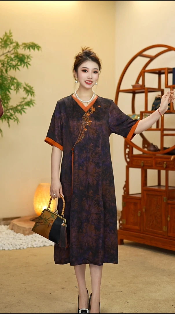 DM 212 高端V领刺绣拼接连衣裙