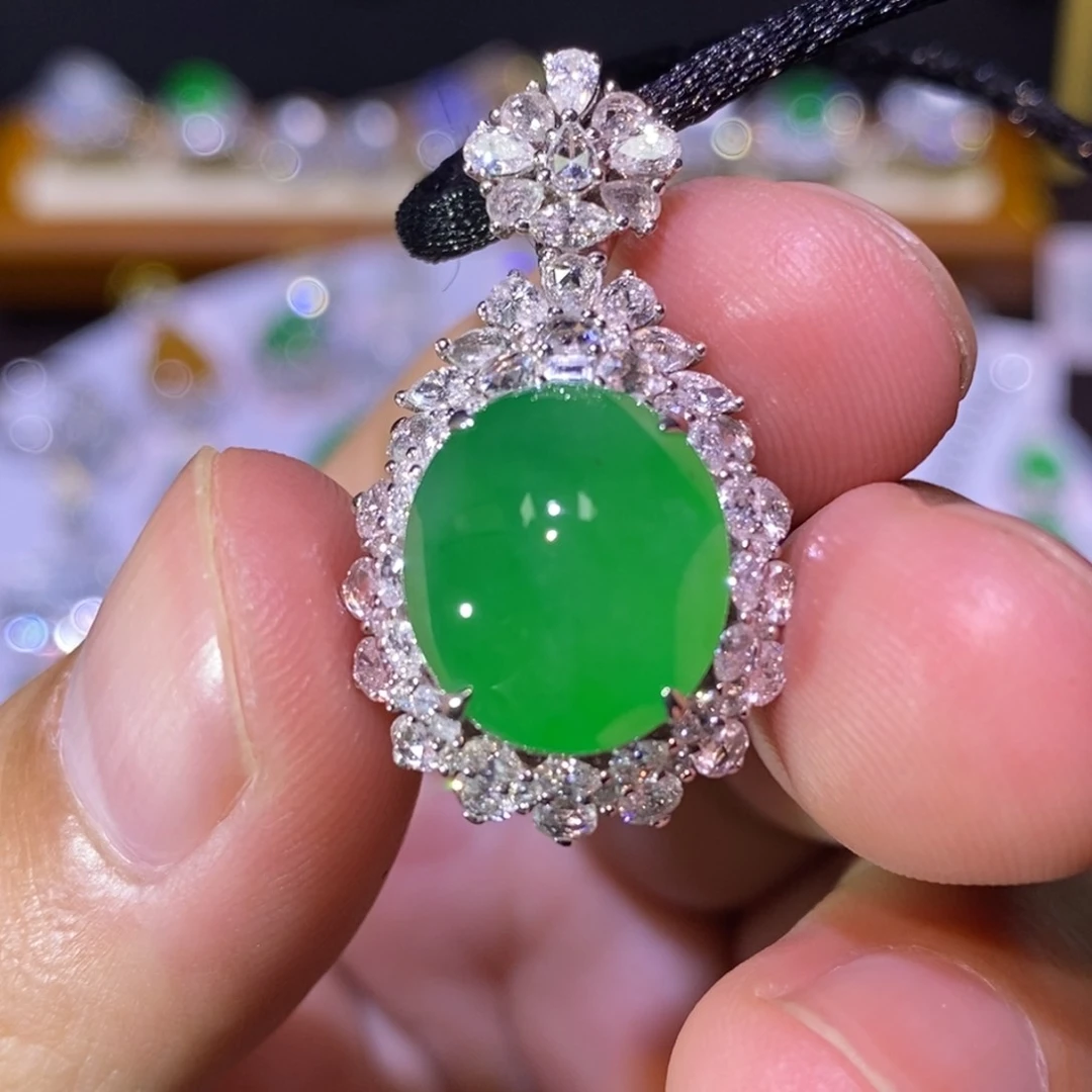 【闪购商品】颈饰18K金镶嵌翡翠