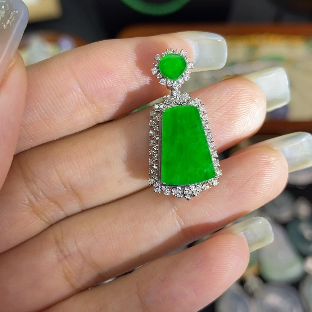 翡翠18K金镶嵌颈饰A货翡翠