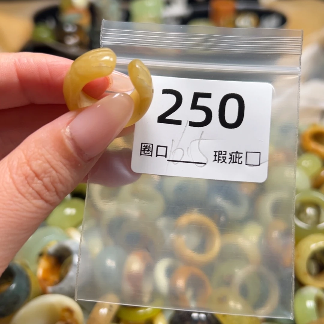 堤***儿蛇纹石玉未镶嵌戒指