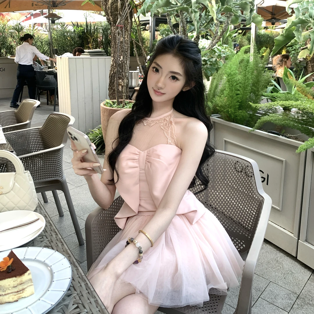 【捕获芳心】法式纯欲风蕾丝挂脖蝴蝶领上衣纱纱裙女款套装