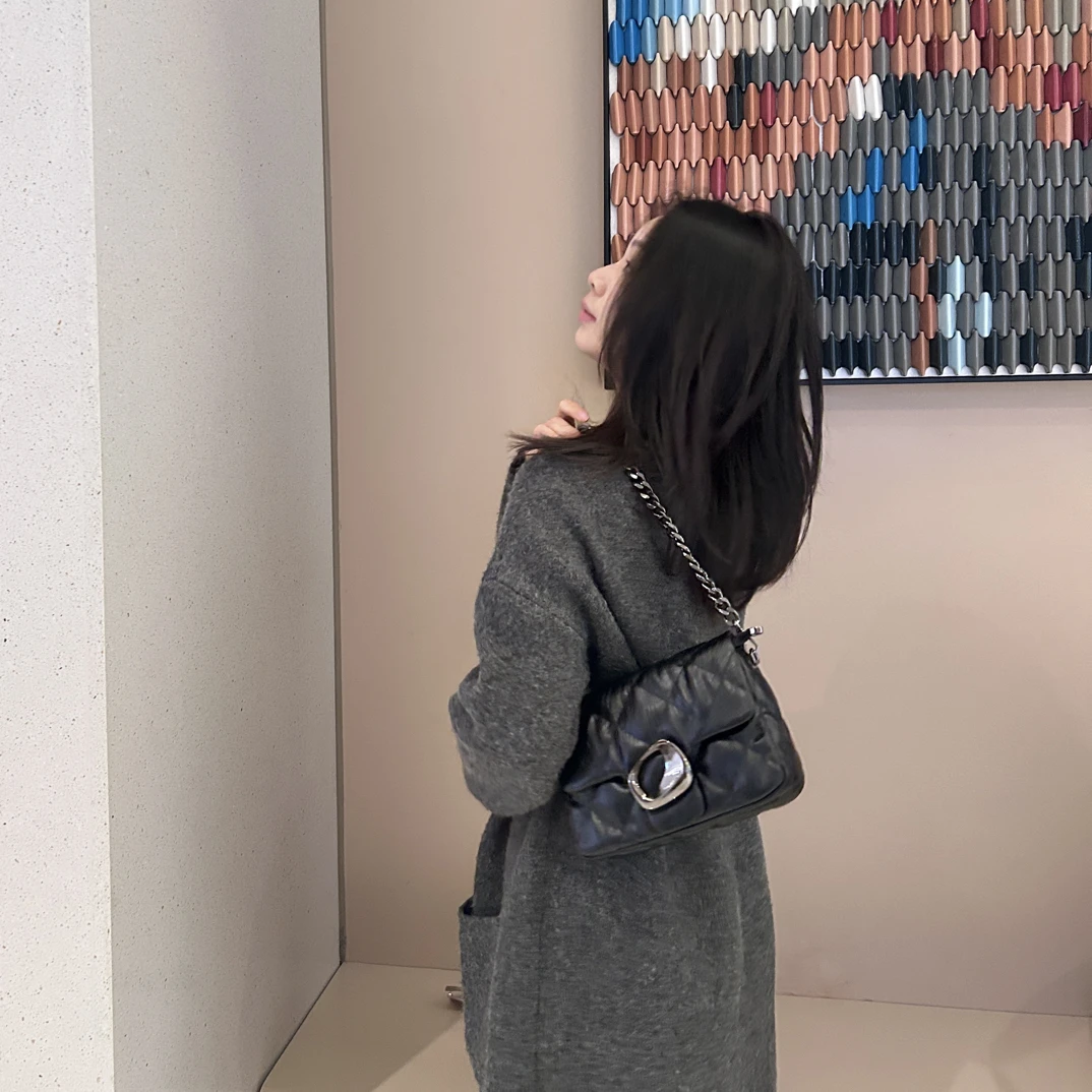 小D家软皮菱格链条真皮中号泡芙包包单肩斜挎手提新款小香风黑色