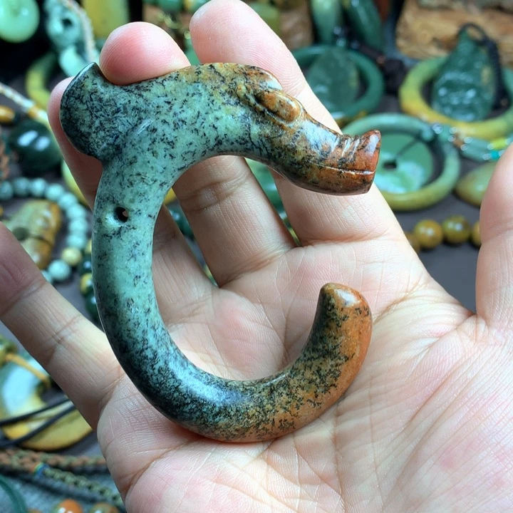 吊坠(赠链)未镶嵌岫岩河磨玉（透闪石质玉）