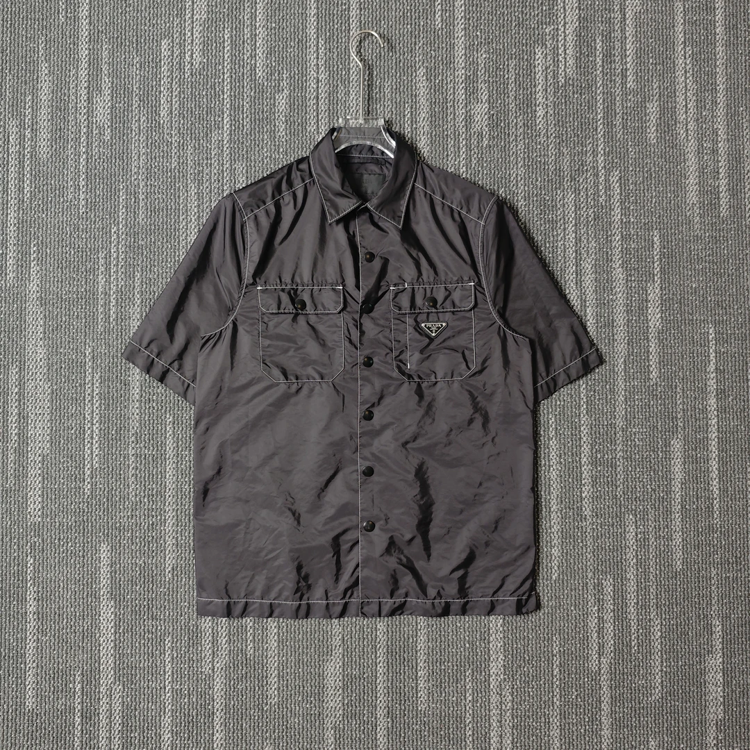 99新 Prada/普拉达 纯色Logo徽标防晒短袖衬衫/S码/2189