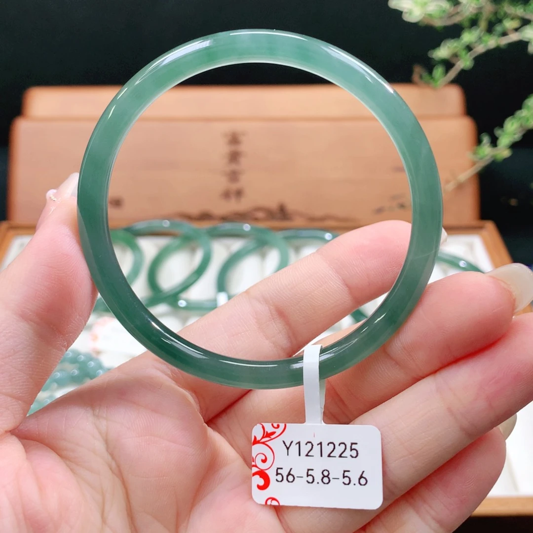 翡翠手镯未镶嵌天然