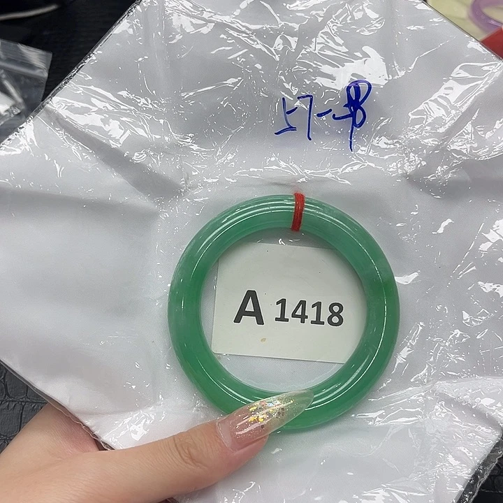 翡翠手镯未镶嵌默认微瑕