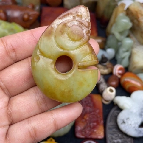 蛇纹石玉未镶嵌颈饰97