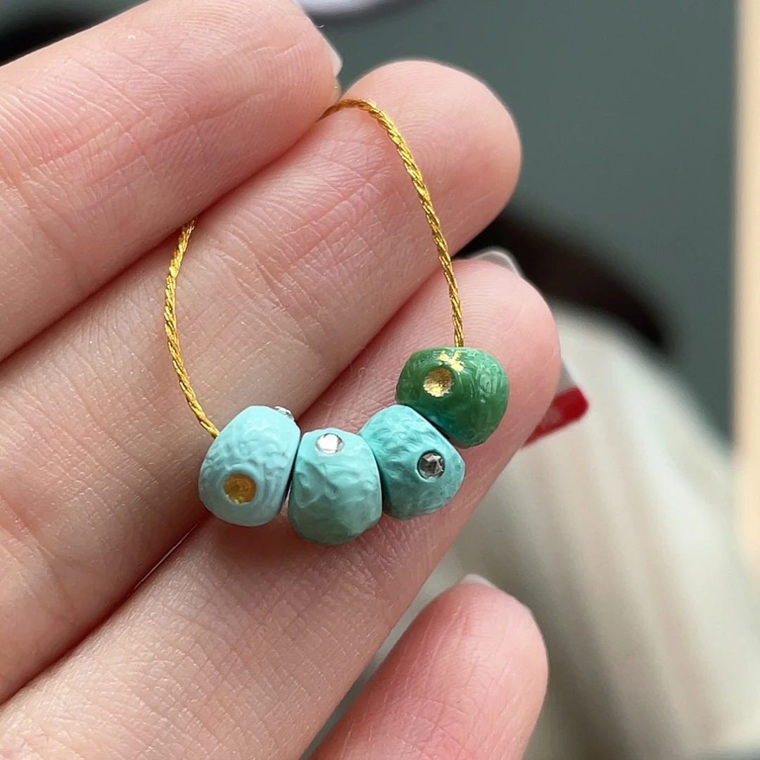 绿松石未镶嵌颈饰