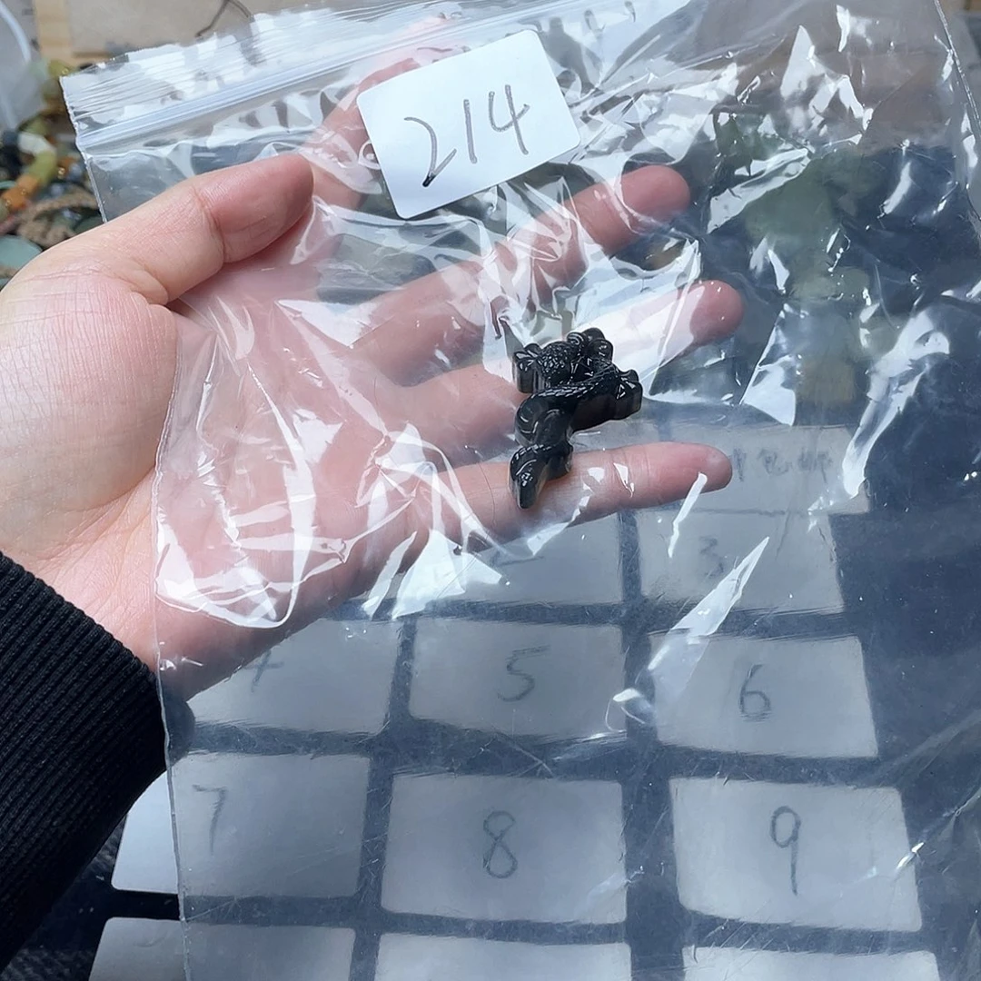 蛇纹石玉颈饰未镶嵌糖***谷