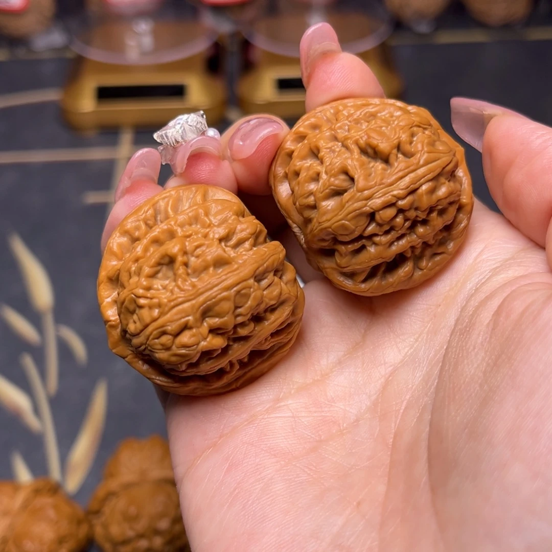 文玩核桃吊坠红锦鲤39