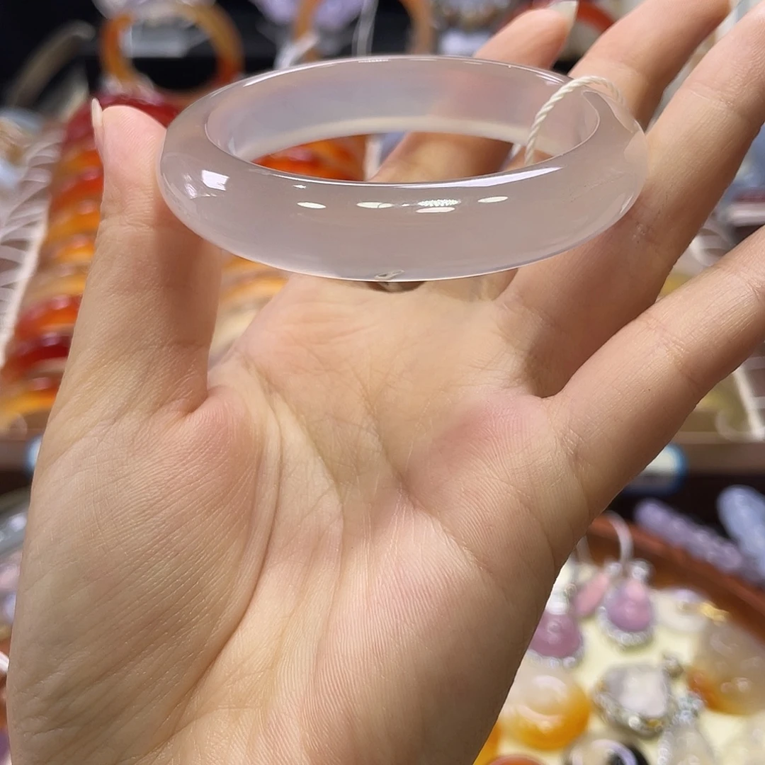 手镯玛瑙/玉髓未镶嵌不同光线不同角度色不同