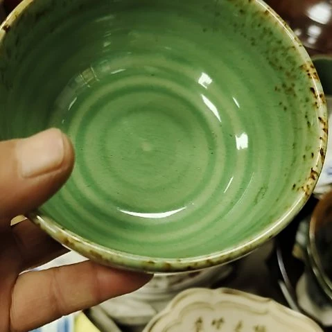 瓷片盘子，碗，瓶子，沙锅，茶壶，微瑕疵！