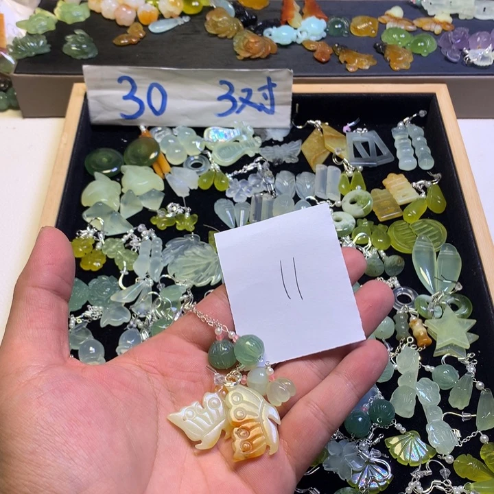 h***6蛇纹石玉未镶嵌耳钉