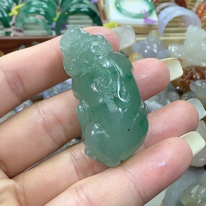 石英质玉合金吊坠