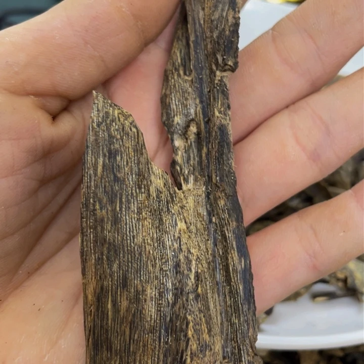 沉香沉香碎屑东**塔紫罗兰